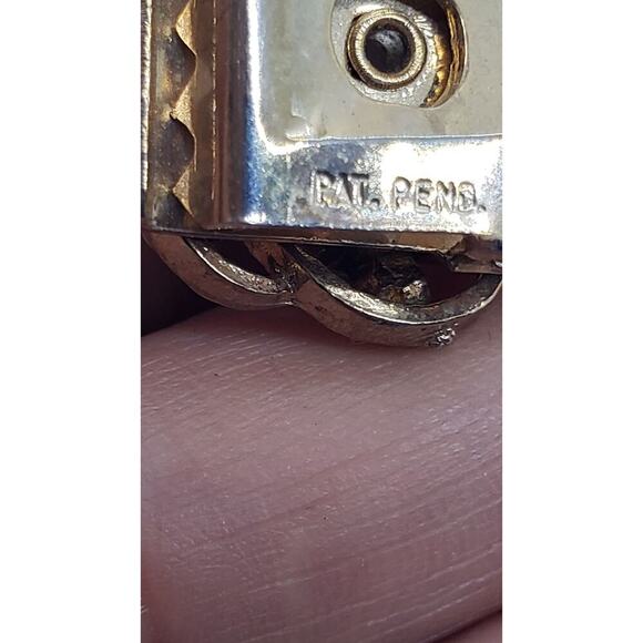 Vintage Sweater Clips Collar Jacket Faux Pearl Gold Tone Double Chain Pat Pend - Picture 7 of 9